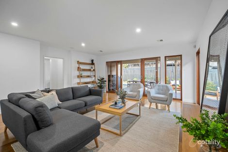 Property photo of 10 Huntley Road Bentleigh VIC 3204