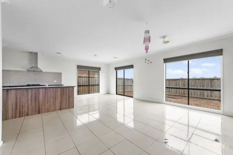 Property photo of 21 Obsidian Avenue Tarneit VIC 3029