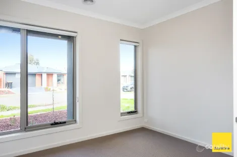 Property photo of 10 Bradfield Loop Strathfieldsaye VIC 3551