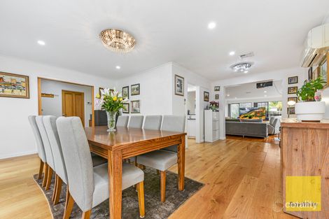 Property photo of 34 Skye Crescent Endeavour Hills VIC 3802
