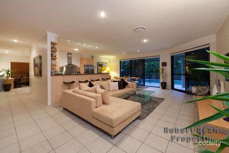 Property photo of 38 Lakeside Circuit Sinnamon Park QLD 4073