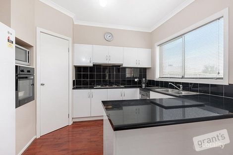 Property photo of 10 Maor Drive Pakenham VIC 3810