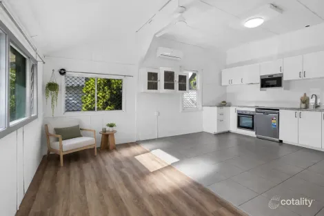 2/69 Cotton St, Shorncliffe, QLD 4017