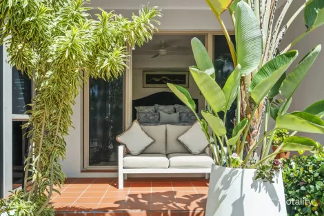 6 Montserrat Ct, Clear Island Waters, QLD 4226