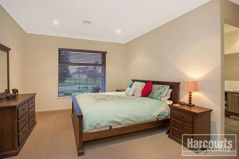 Property photo of 19 Lyrebird Avenue Pakenham VIC 3810