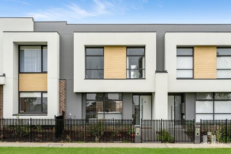 Property photo of 8 Cecil Walk Mickleham VIC 3064