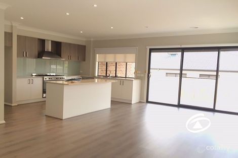 Property photo of 3 Leon Way Pakenham VIC 3810