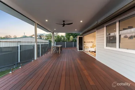 Property photo of 17 Allden Avenue Labrador QLD 4215