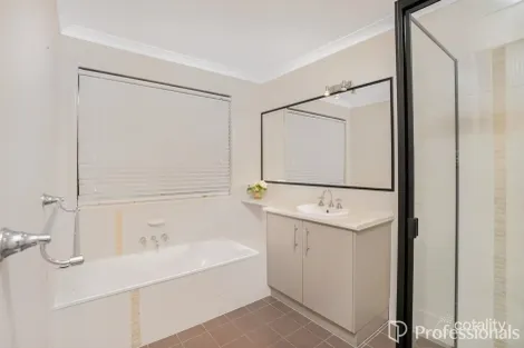 Property photo of 5 David Court Southside QLD 4570