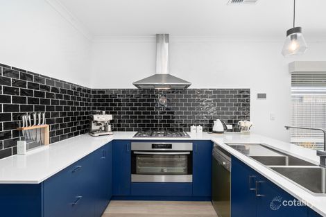 Property photo of 4 Newmarket Road Meadow Springs WA 6210