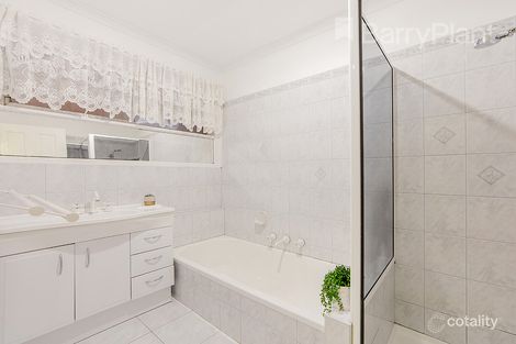 Property photo of 3 Ikara Close Kings Park VIC 3021