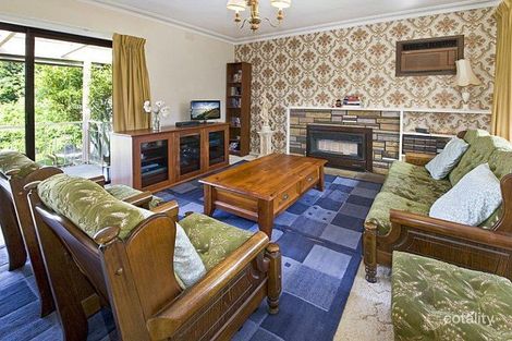 Property photo of 106 Whites Lane Glen Waverley VIC 3150