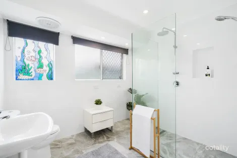 Property photo of 2/27 Botanical Drive Labrador QLD 4215