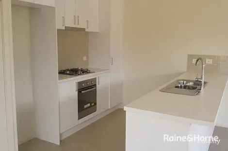 Property photo of 44 Sahi Crescent Roxburgh Park VIC 3064