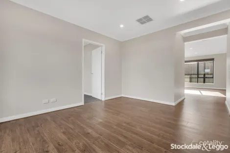 Property photo of 12 Roscoe Avenue Kalkallo VIC 3064