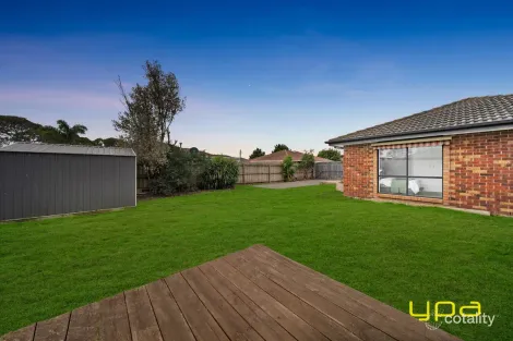 Property photo of 3 Maureen Close Cranbourne West VIC 3977