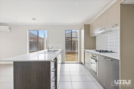 Property photo of 21 Hinkler Crescent Brookfield VIC 3338