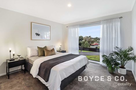 Property photo of 2 McDonald Street Drouin VIC 3818