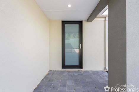 Property photo of 28 Peake Way Medina WA 6167