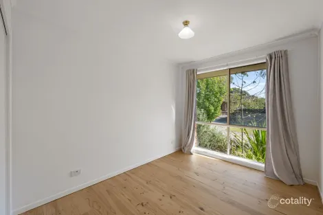 Property photo of 28 Valley View Crescent Berwick VIC 3806