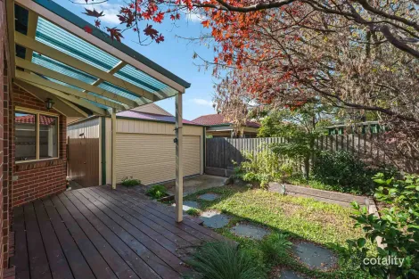 Property photo of 28 Valley View Crescent Berwick VIC 3806