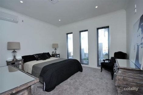 Property photo of 1/322 Melrose Drive Tullamarine VIC 3043