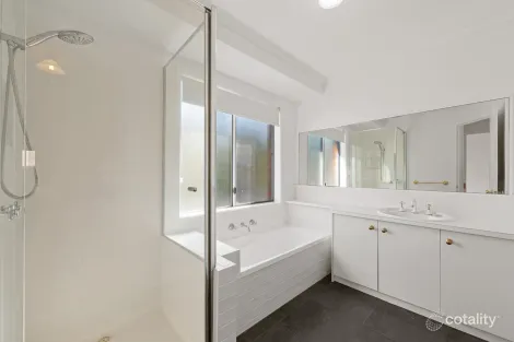 Property photo of 28 Valley View Crescent Berwick VIC 3806