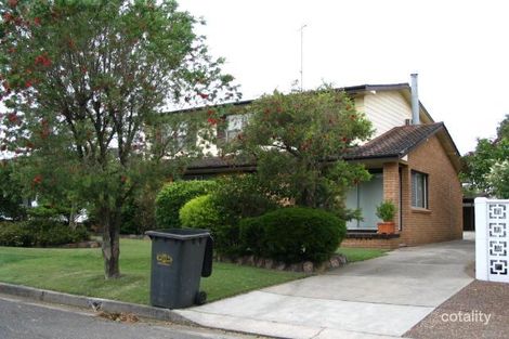 4 Shaw St, Croudace Bay, NSW 2280