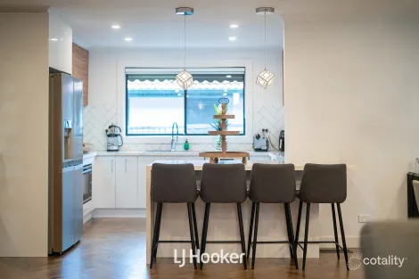 Property photo of 10 Ramsay Court Endeavour Hills VIC 3802