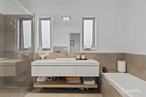 Property photo of 11 Park Village Terrace Strathfieldsaye VIC 3551