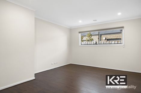 Property photo of 4 Lilydale Avenue Clyde North VIC 3978