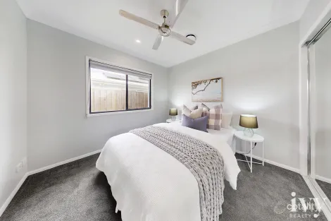 Property photo of 16 Mint Way Helensvale QLD 4212