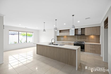 Property photo of 10 Blackforest Way Clyde North VIC 3978