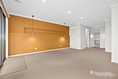 Property photo of 10 Blackforest Way Clyde North VIC 3978