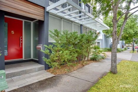 5 Watts Dr, Varsity Lakes, QLD 4227