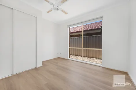 Property photo of 24 Mulberry Pass Craigieburn VIC 3064