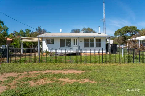 31 Loch St, Ganmain, NSW 2702