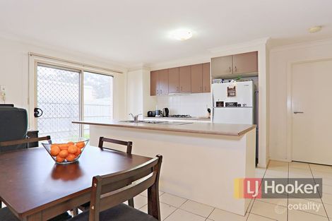 Property photo of 63 Wakenshaw Crescent Pakenham VIC 3810