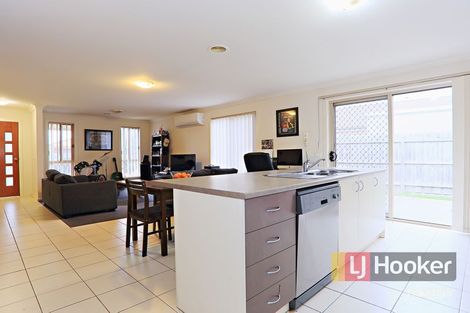 Property photo of 63 Wakenshaw Crescent Pakenham VIC 3810