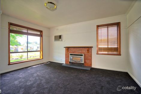 Property photo of 2 Boronia Grove Wendouree VIC 3355