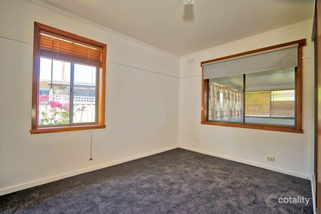Property photo of 2 Boronia Grove Wendouree VIC 3355