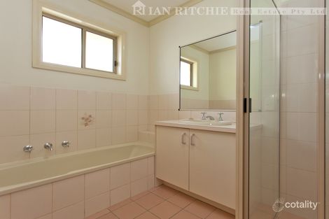 Property photo of 3 Ditmann Place Lavington NSW 2641