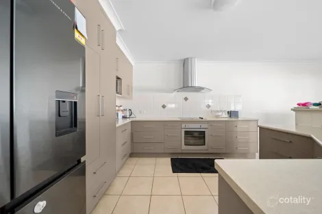 Property photo of 1/30 Haswell Court Emerald QLD 4720