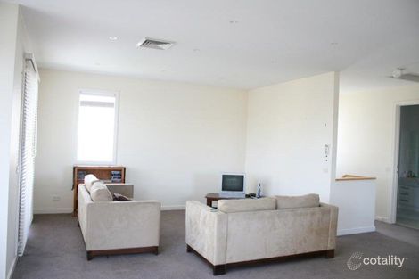 6 Balmoral Cres, Rippleside, VIC 3215