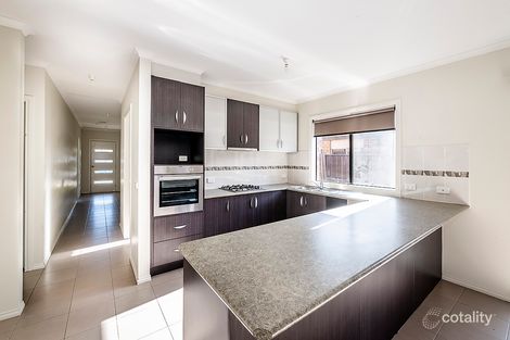 Property photo of 2 Karlson Way Cranbourne North VIC 3977