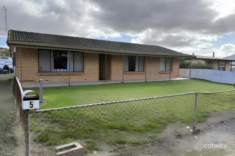 5 Yeelanna Rd, Cummins, SA 5631