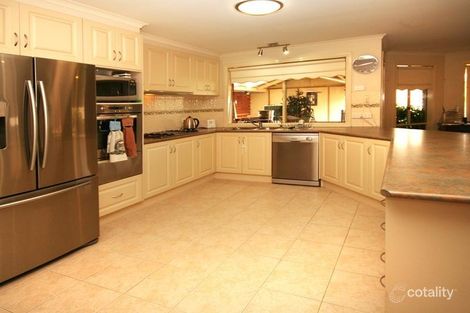 Property photo of 2 Fetlock Lane Cranbourne East VIC 3977