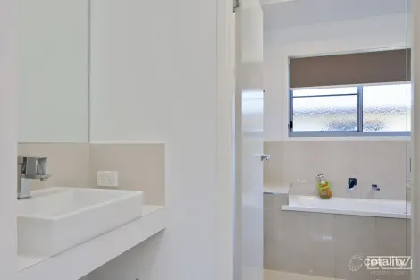 Property photo of 8 Norfolk Drive Hidden Valley QLD 4703