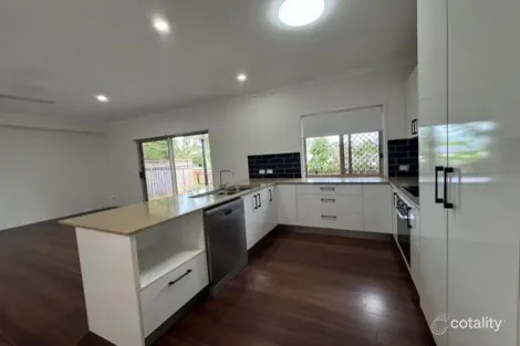 Property photo of 2/18 Fourth Avenue Labrador QLD 4215