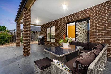 Property photo of 21 Ladybird Crescent Point Cook VIC 3030